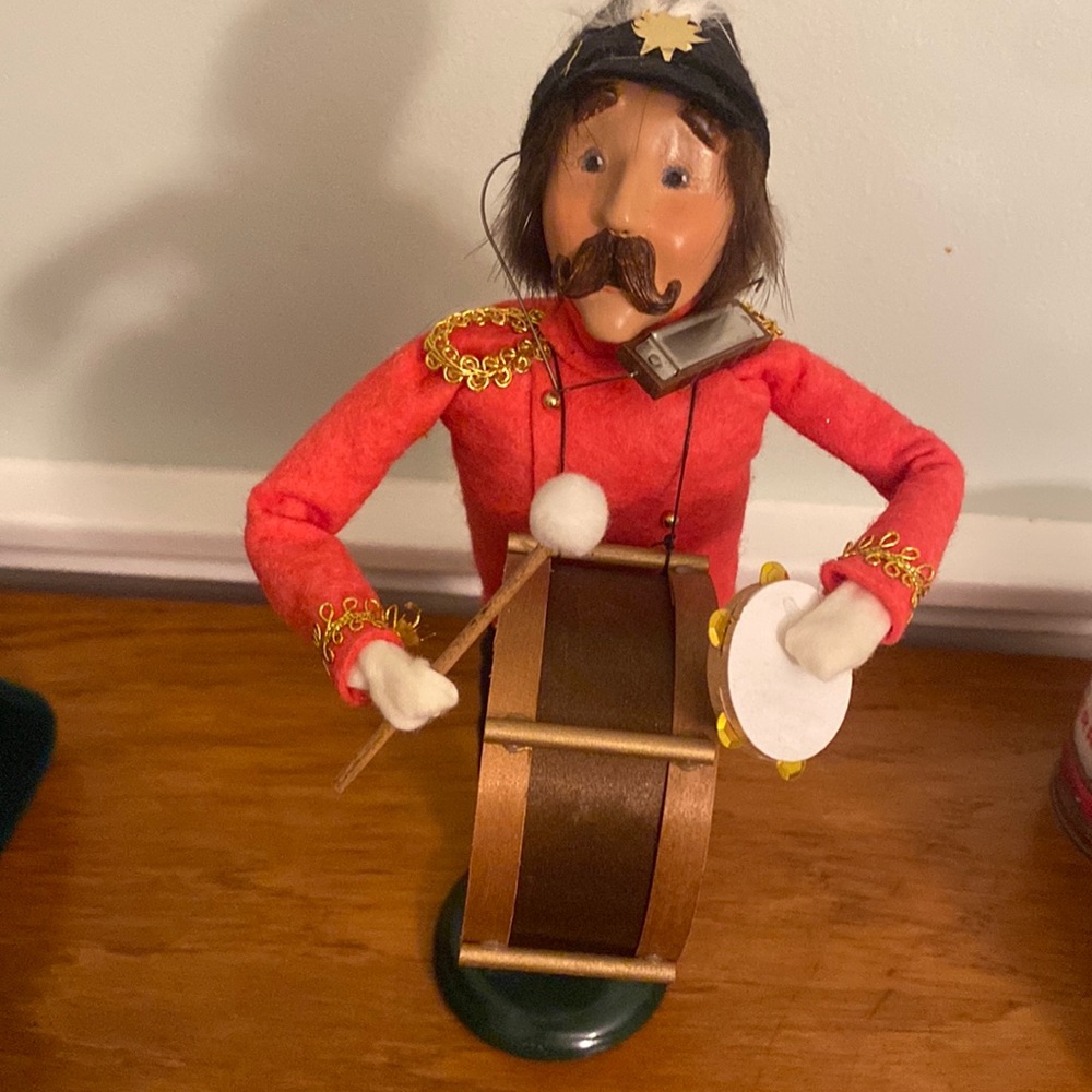 Byer’s Couce Caroler